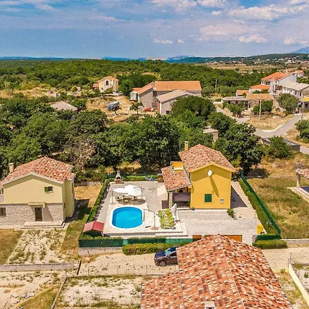Ferienhaus Sonnenliebe Bei Zadar Holiday home *