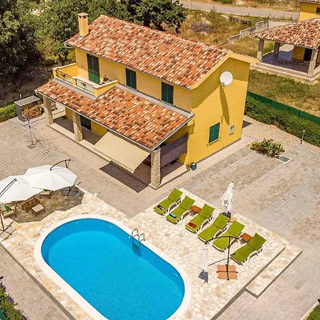 Ferienhaus Sonnenliebe Bei Zadar Radovin
