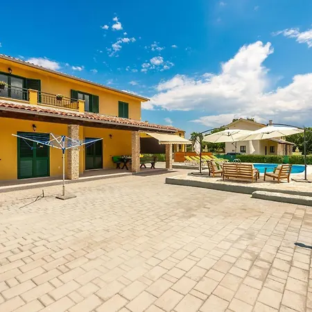 Holiday home Ferienhaus Sonnenliebe Bei Zadar *